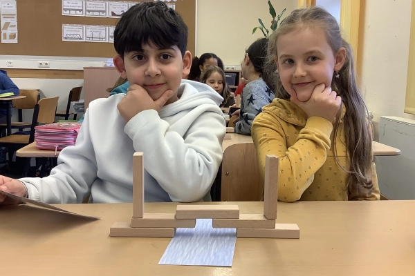 Die Zebras erforschen Brücken!