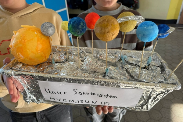 Die Hummeln erforschen das Weltall!